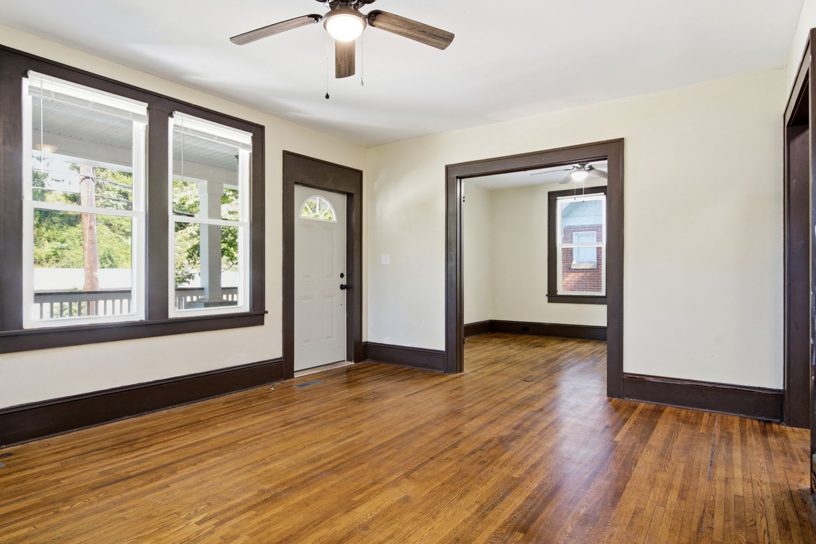 Recently Renovated 3 Bedroom Craftsman Pet Friendly – photo 3