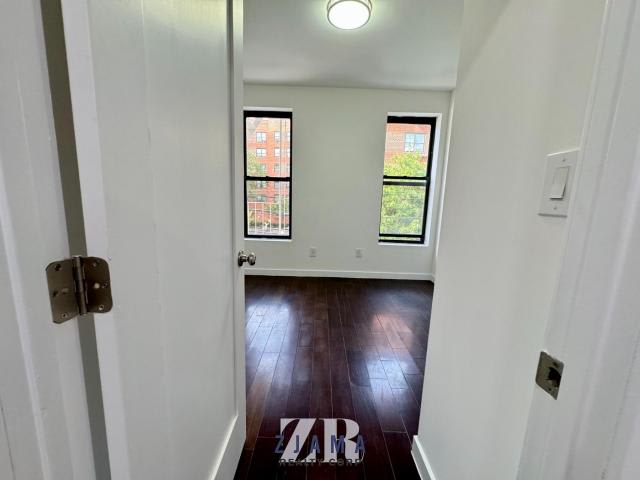 568 Baltic Street – photo 5