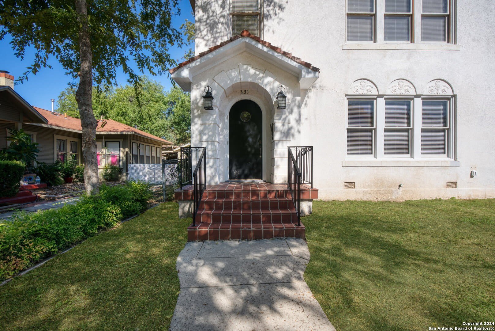 331 W ELSMERE PL 102 – photo 2