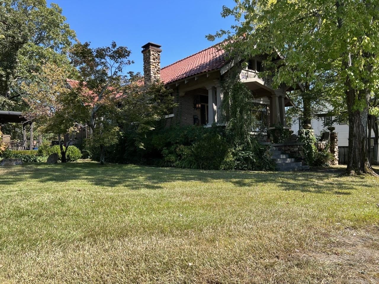 1012 1/2 Kavanaugh Boulevard – photo 1