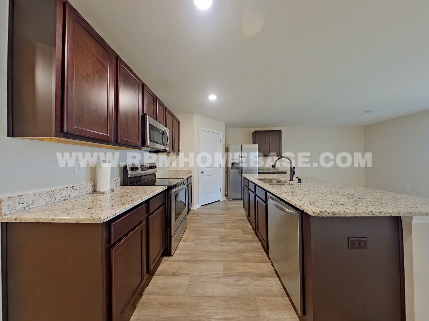 Spacious 4-Bedroom Home with Covered Porch in Redstone Commons, Crestview – photo 5