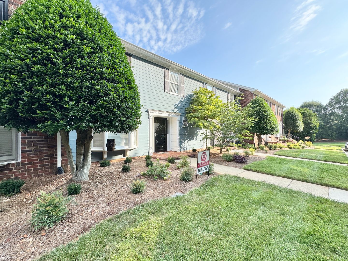 Spacious 3 Bedroom Townhome in Oak Ridge Meadows – photo 1