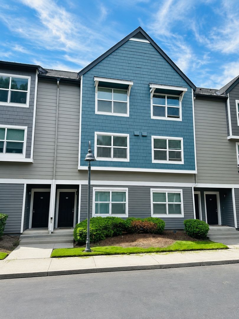 Charming Condo In Terrific Waterfront Location – photo 3