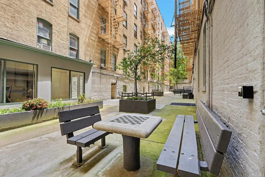 240 West 64th Street – photo 4