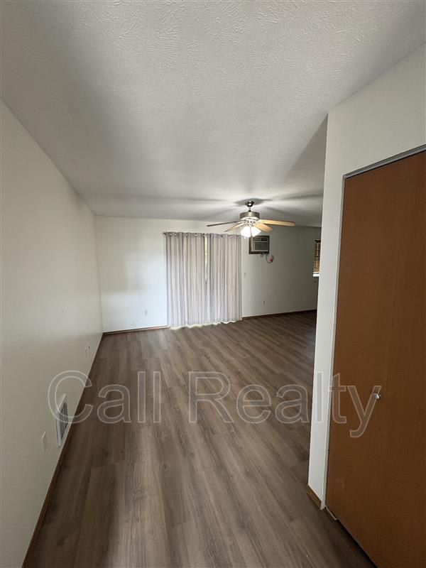 13424 E Skyview Ave, Unit B – photo 2