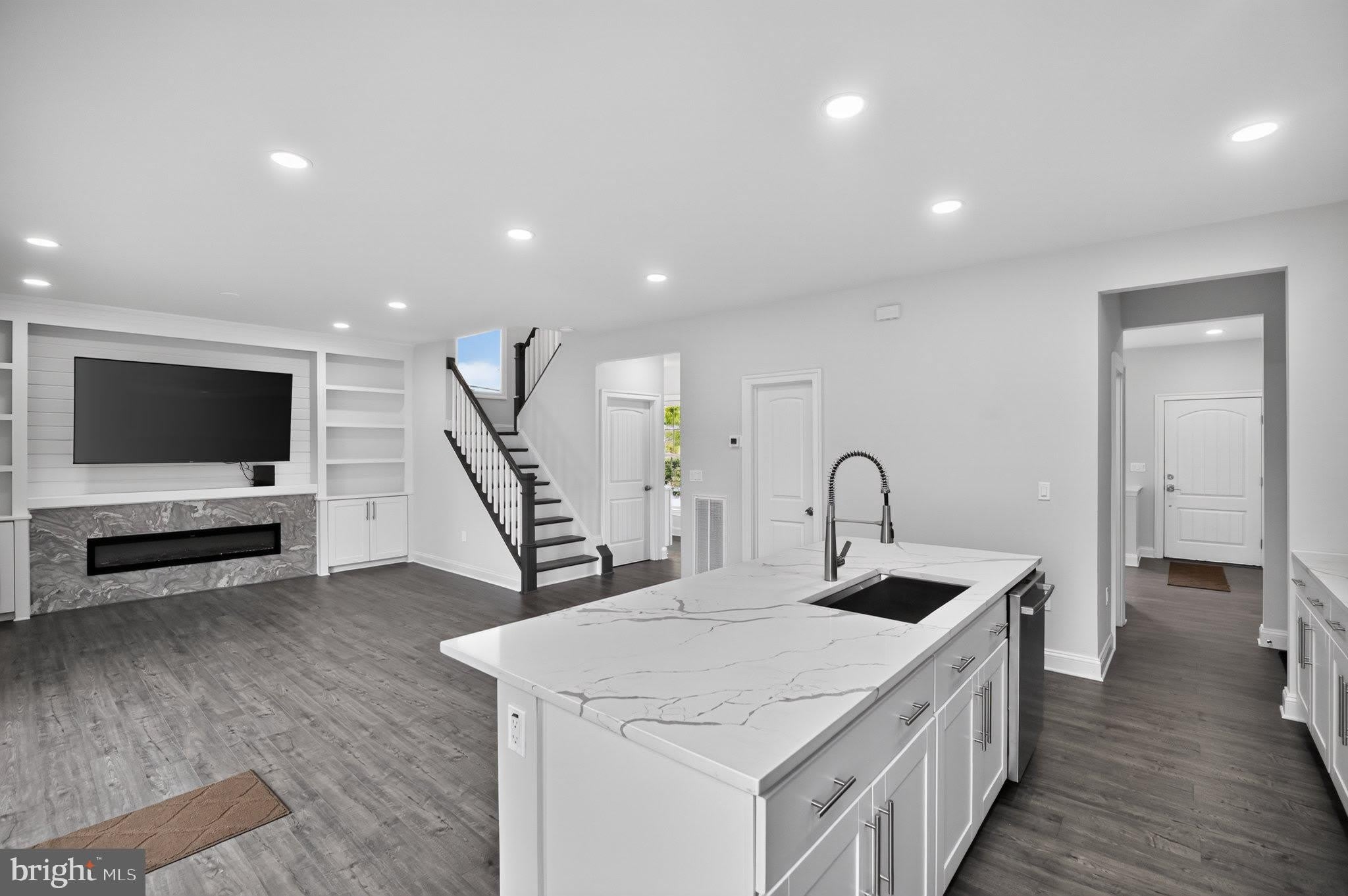 541 S CHURCH Street – photo 4