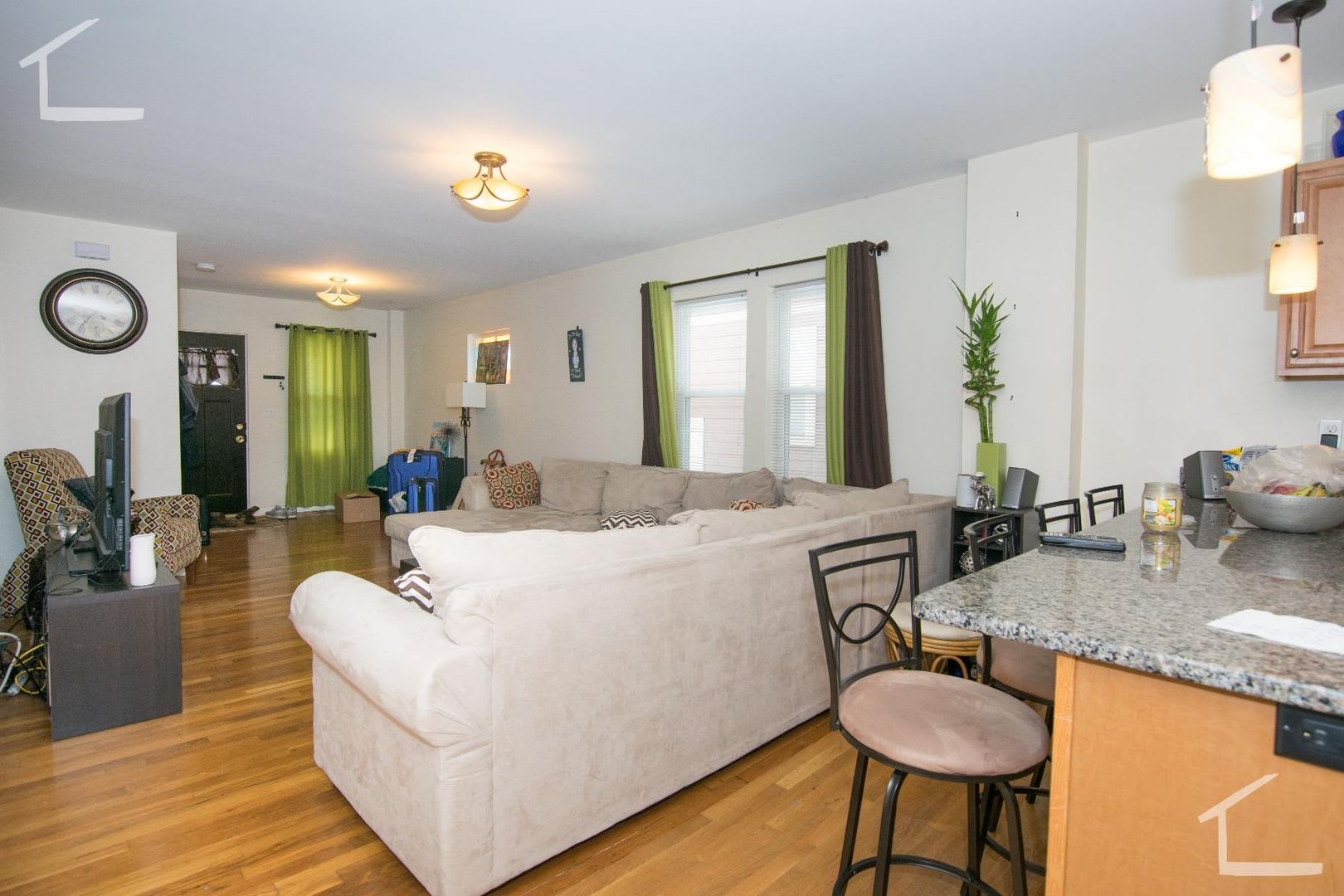 Beautiful 3 bed in a prime location in Watertown. – photo 1