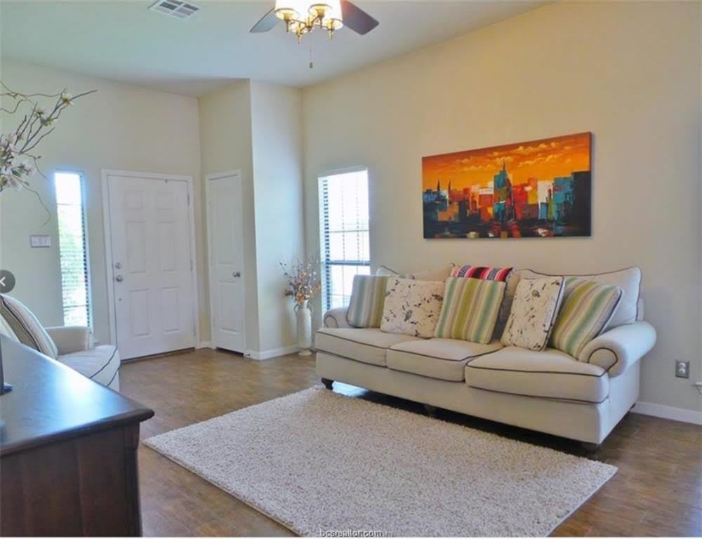 2711 Silver Oak Drive – photo 3
