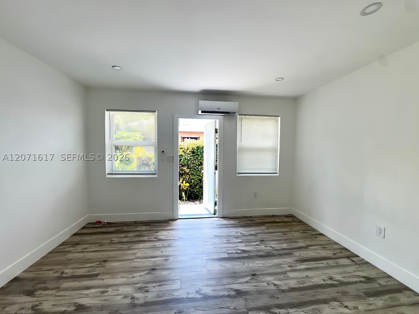 885 SW 29th Ave – photo 4