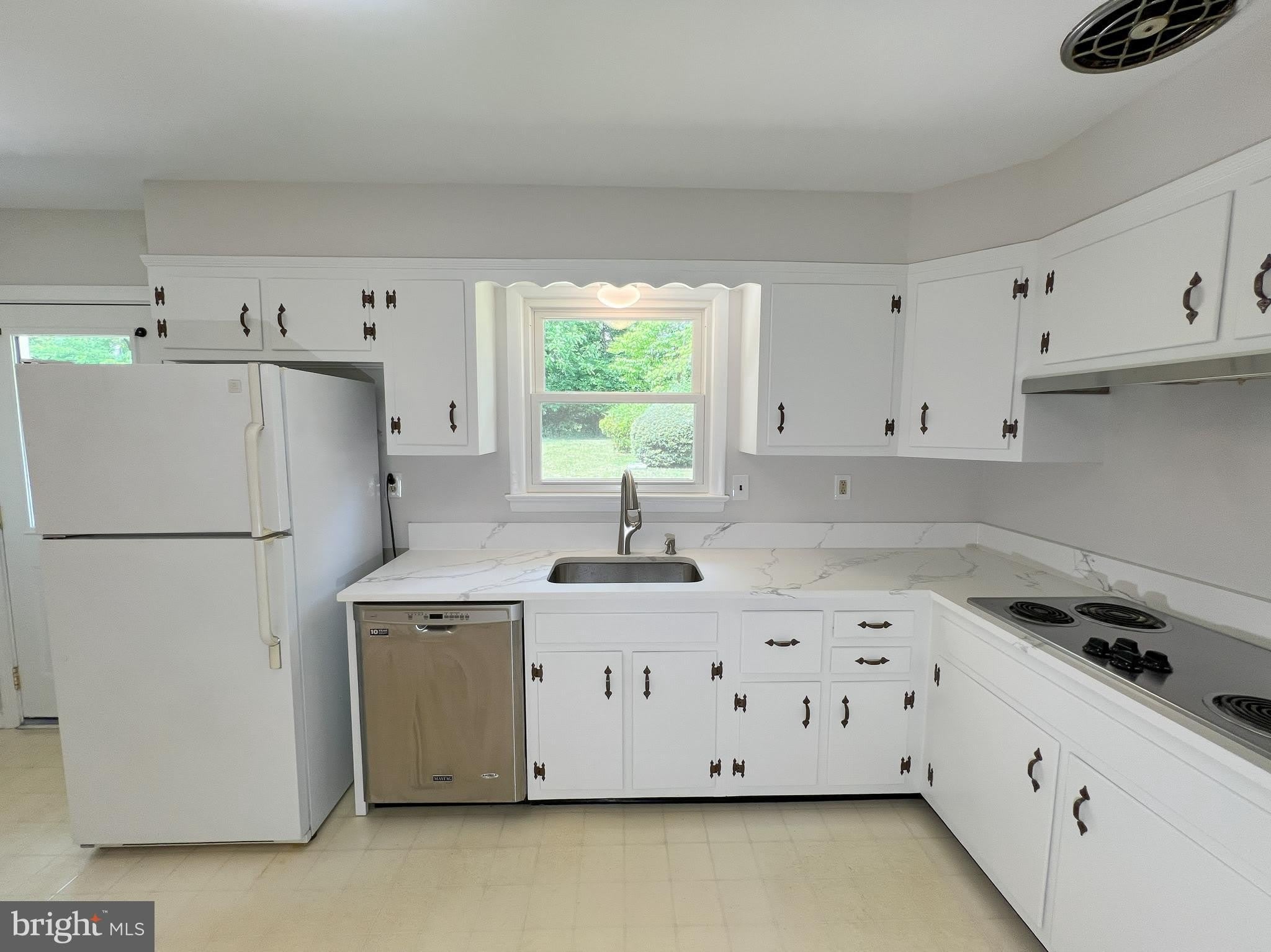 10001 WOODHILL Road – photo 5
