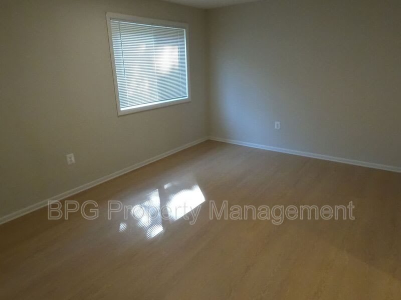 8812 Wesley Ave – photo 2
