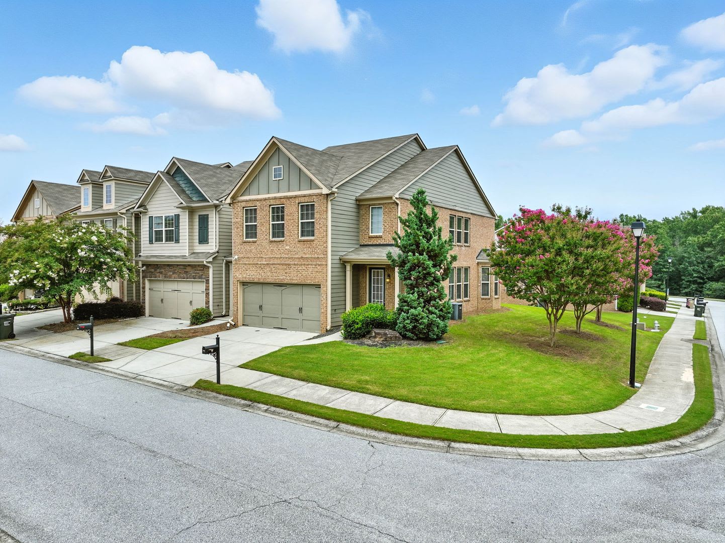 Gorgeous End Unit Townhome! – photo 1