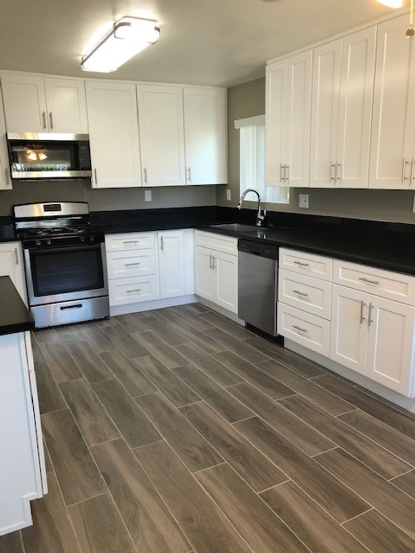 Newly Renovated 2 Bedroom – photo 1