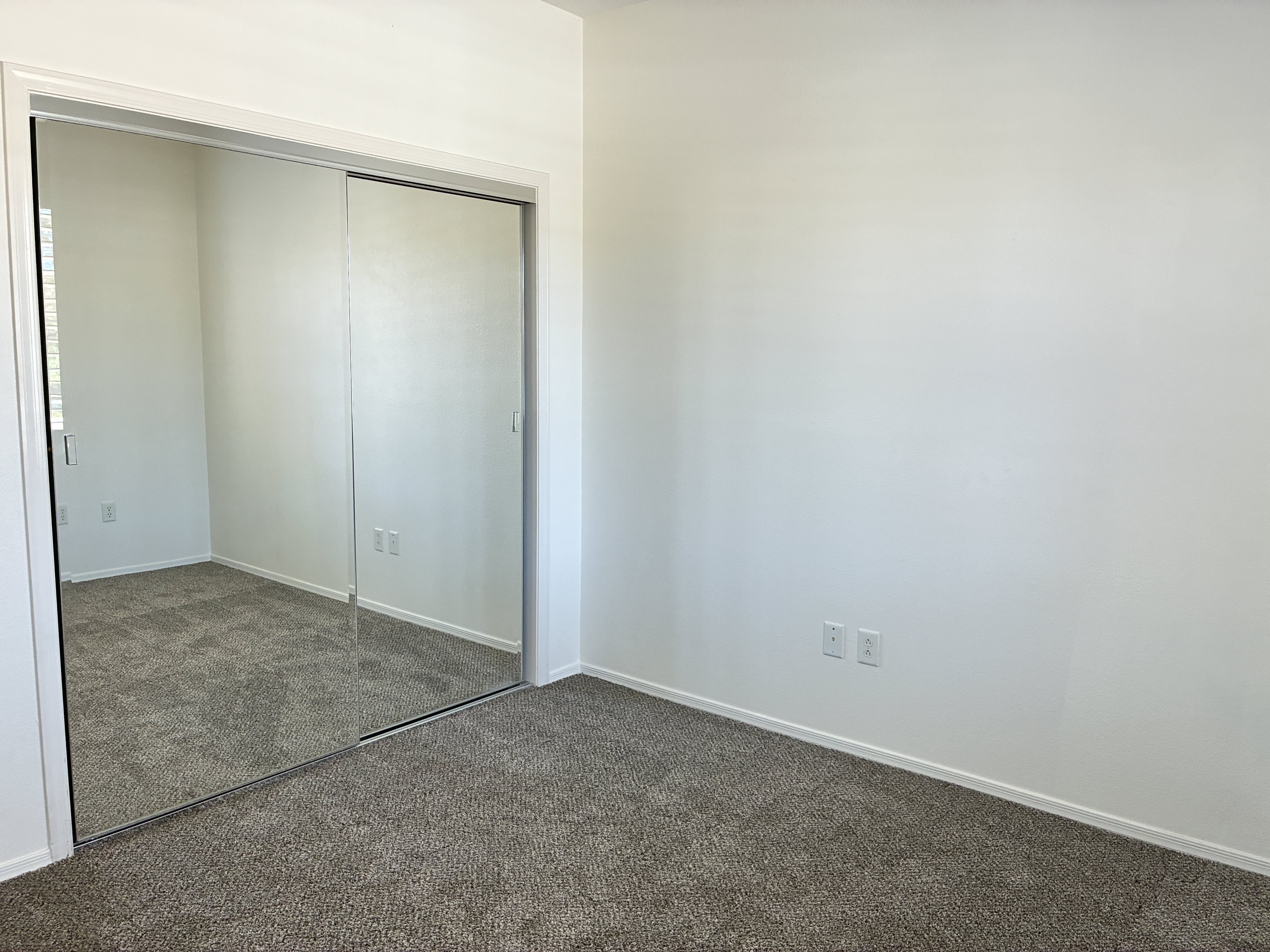 2581 Leighton Ave – photo 5