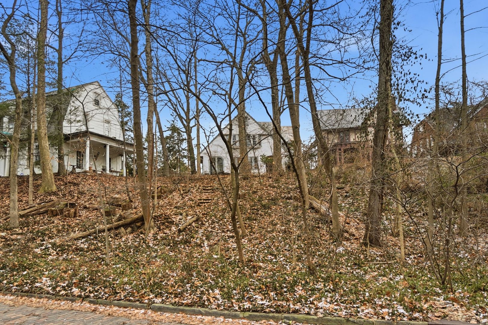 NEWLY RENOVATED Private House on iuka ave Ravine – Central Campus – Newly Renovated – photo 4