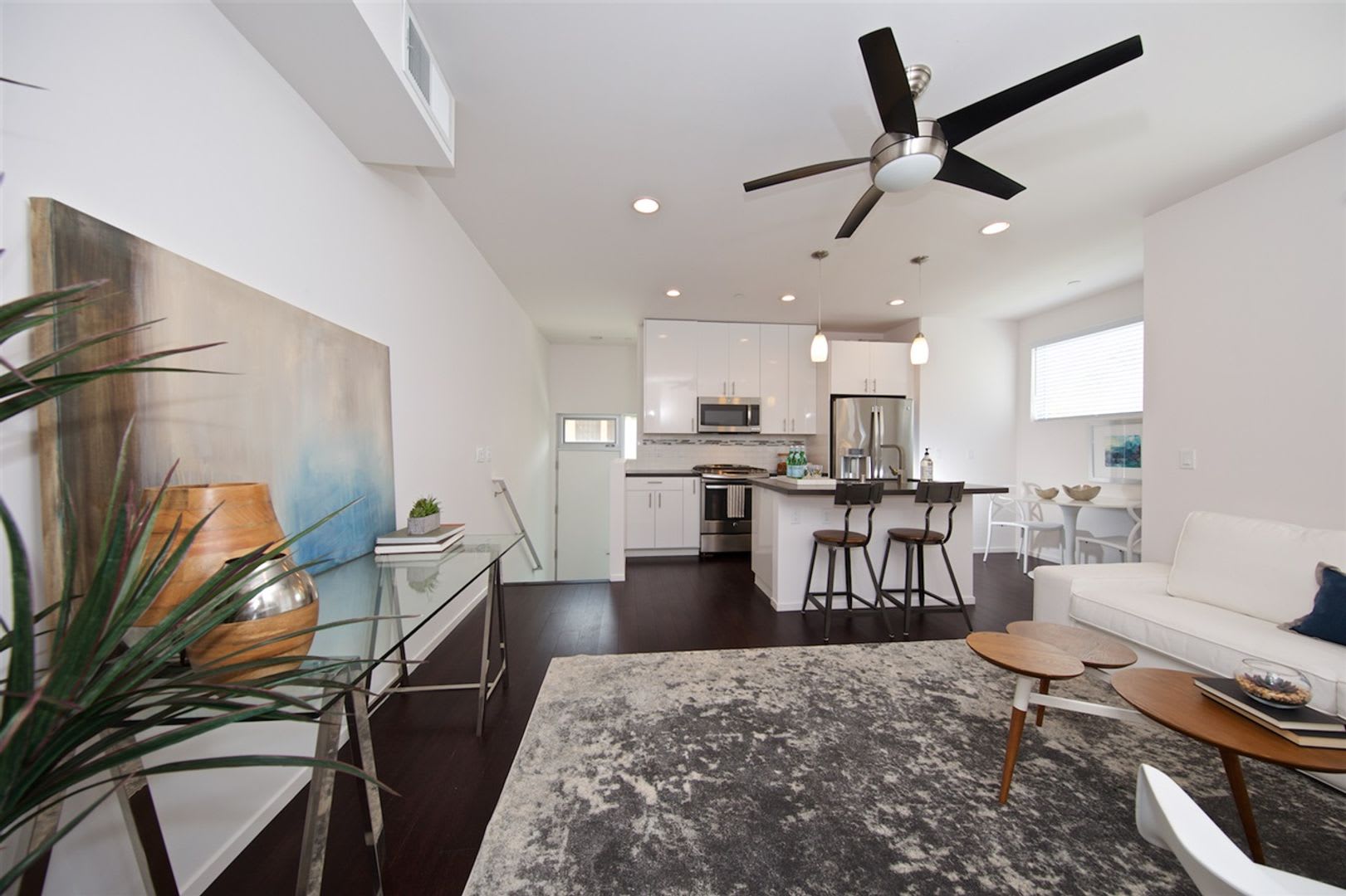 Beautiful 2-Bedroom Townhome in Hillcrest with Private Balconies & Attached Garage – photo 5