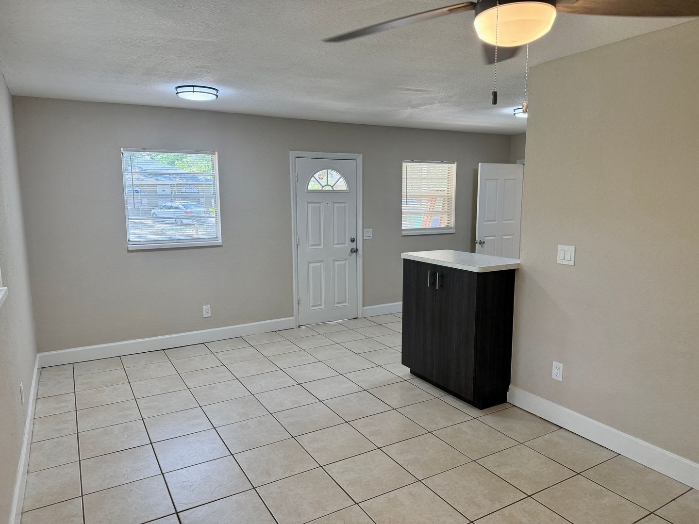 Fully Renovated and Modern 3/1 Available Now! – photo 5