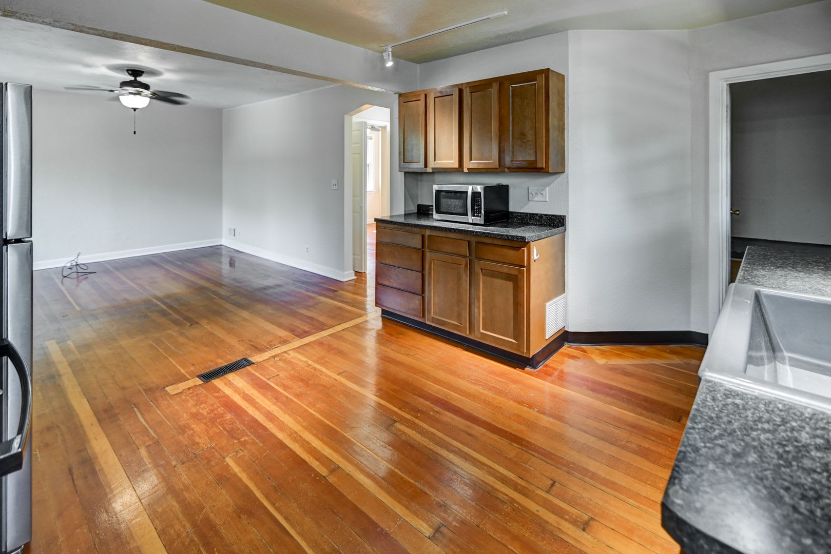 Charming 2-bed/1-bath Steps From Lake Monona – photo 5