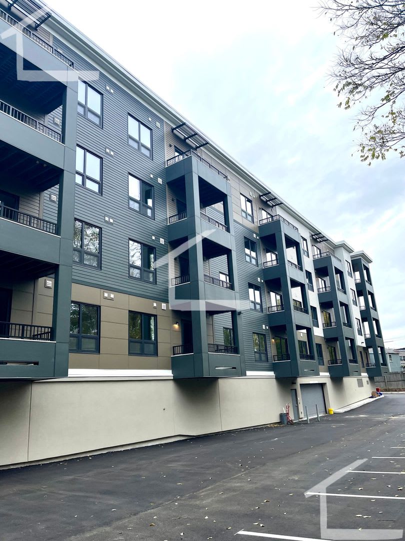 Luxury Living In West Roxbury 2 Bed 2 Bath – photo 4