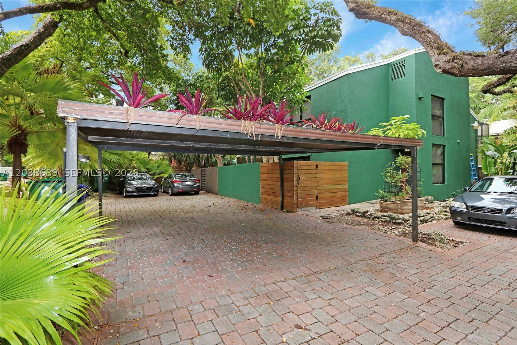 3138 Mary St – photo 3