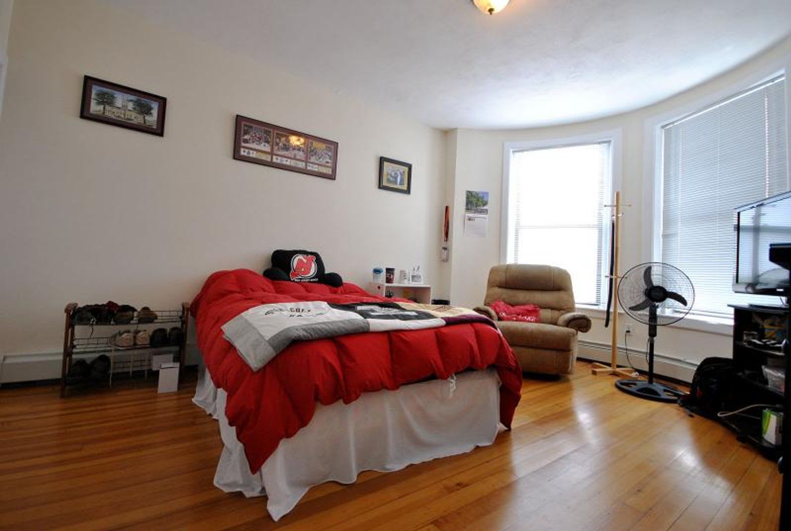 No Brokers Fee Unit on Cleveland Circle, Central Heat, Laundry, on a Site, Parking for Rent, Eat-in Kitchen – photo 1