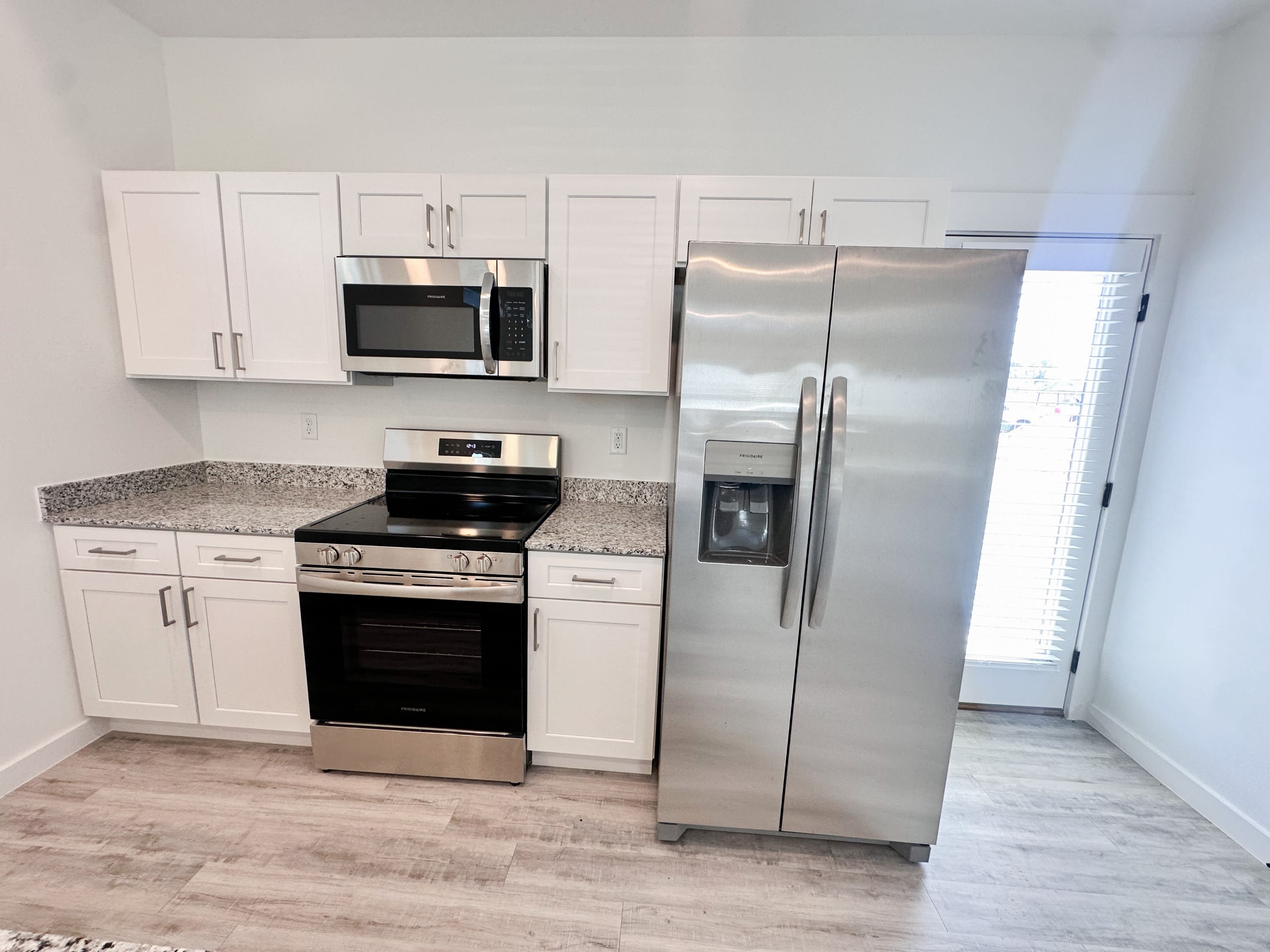 861 States Avenue – photo 3