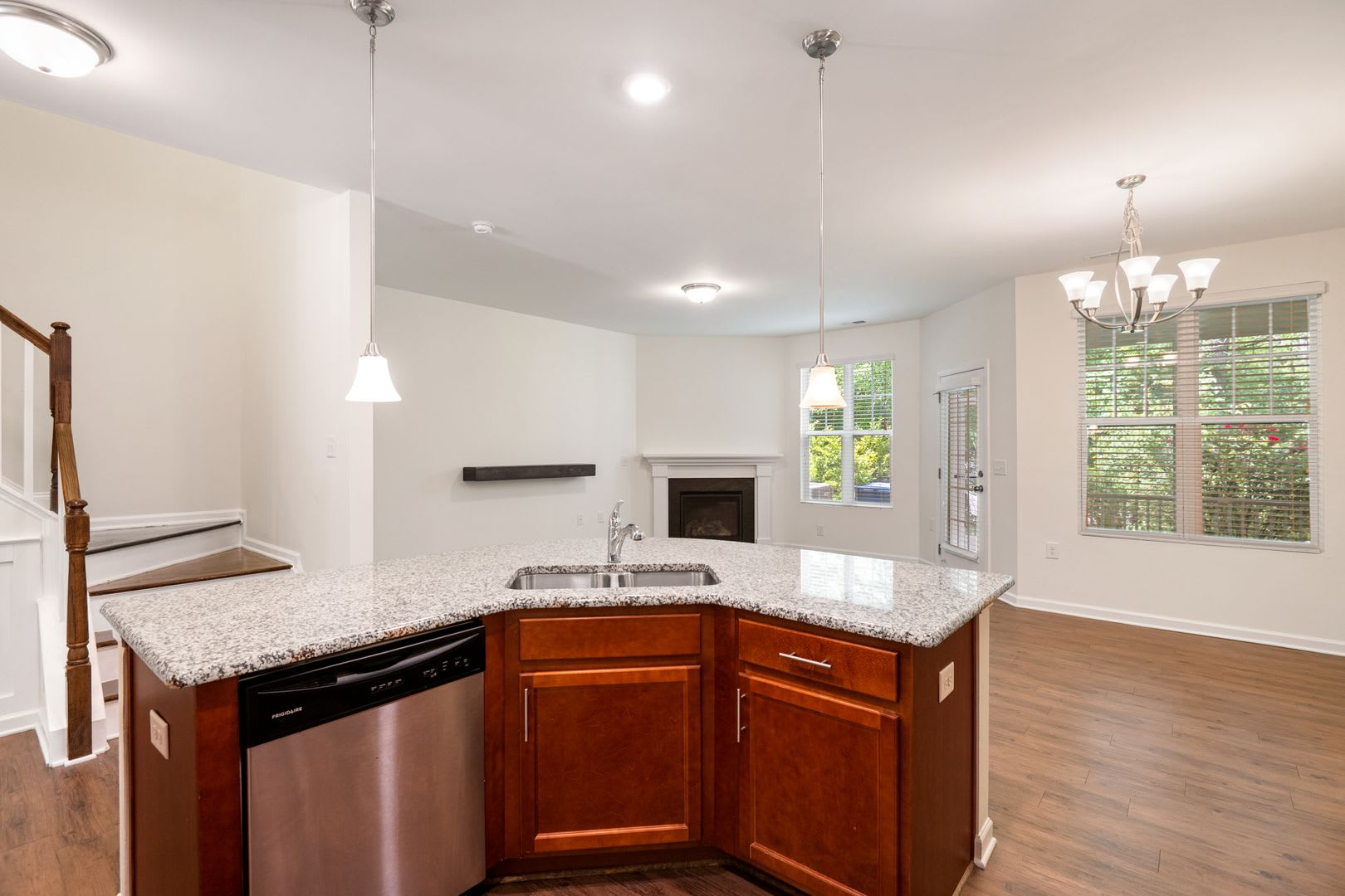 3be / 2.5ba Townhouse with Screened Porch and Community Pool in North Durham – photo 5