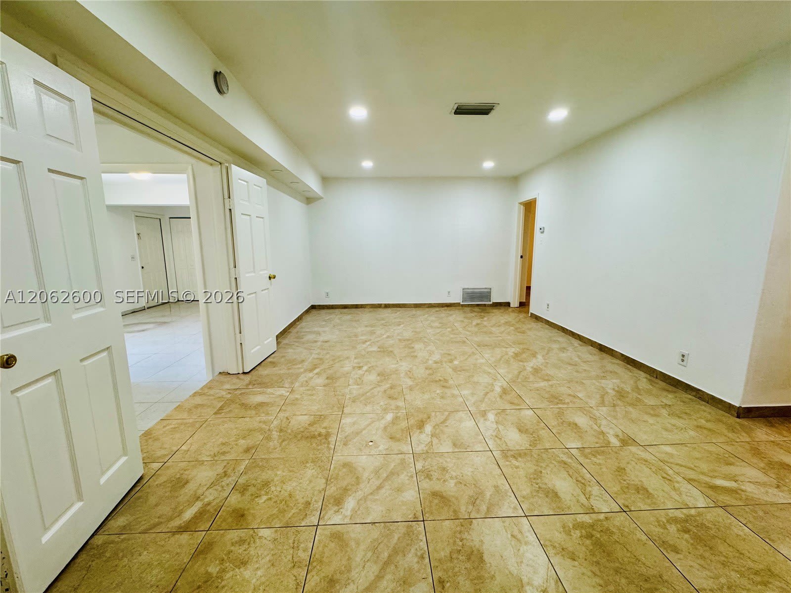 717 NE 10th Ave – photo 5