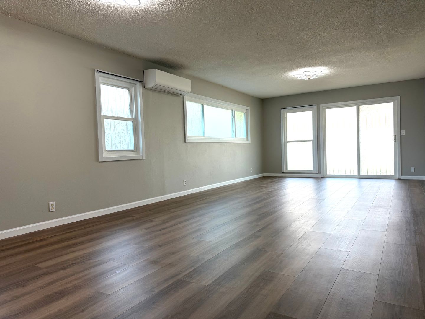 Renovated 3 Bedroom, 2 Bathroom House (Village Park) – photo 3