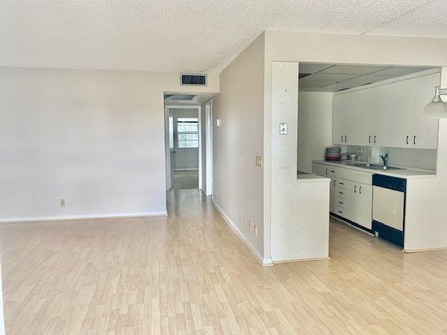 3063 Ainslie D – photo 3