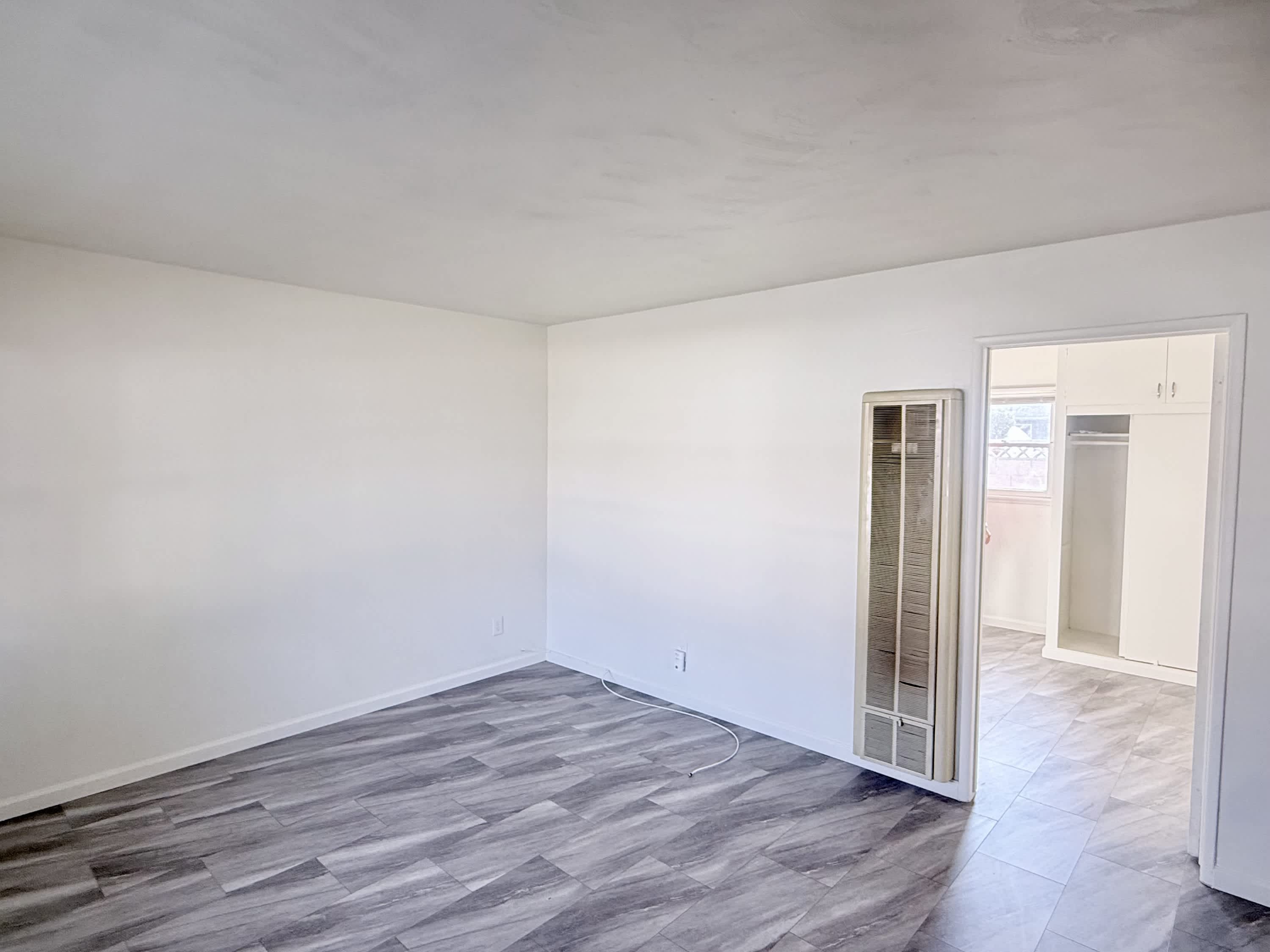 24452 Myers Avenue – photo 3