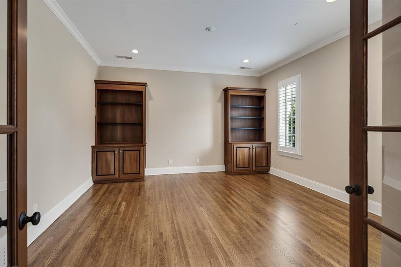 HOME FOR SALE or rent Gorgeous executive home in gated community! – photo 5