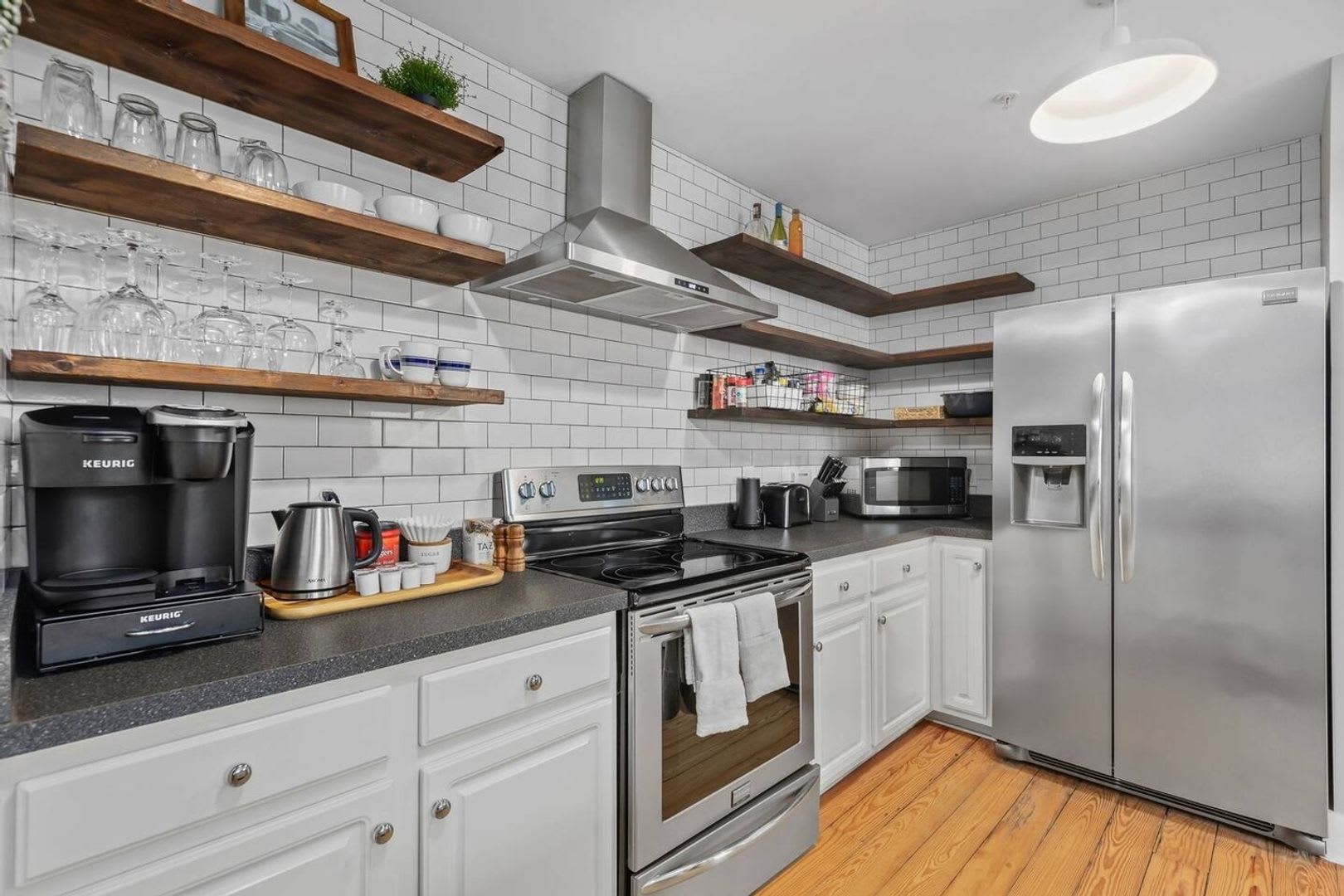 Rare Top-Floor Loft in Elizabeth with 22’ Ceilings, Gated Parking and Walkable Dining – photo 3