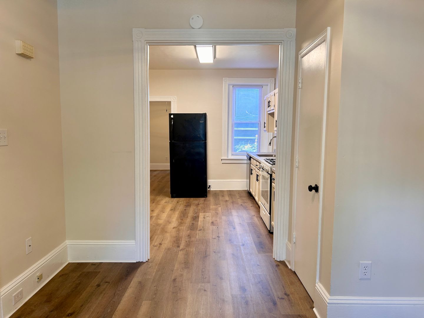 230 1/2 W Walnut St – photo 2