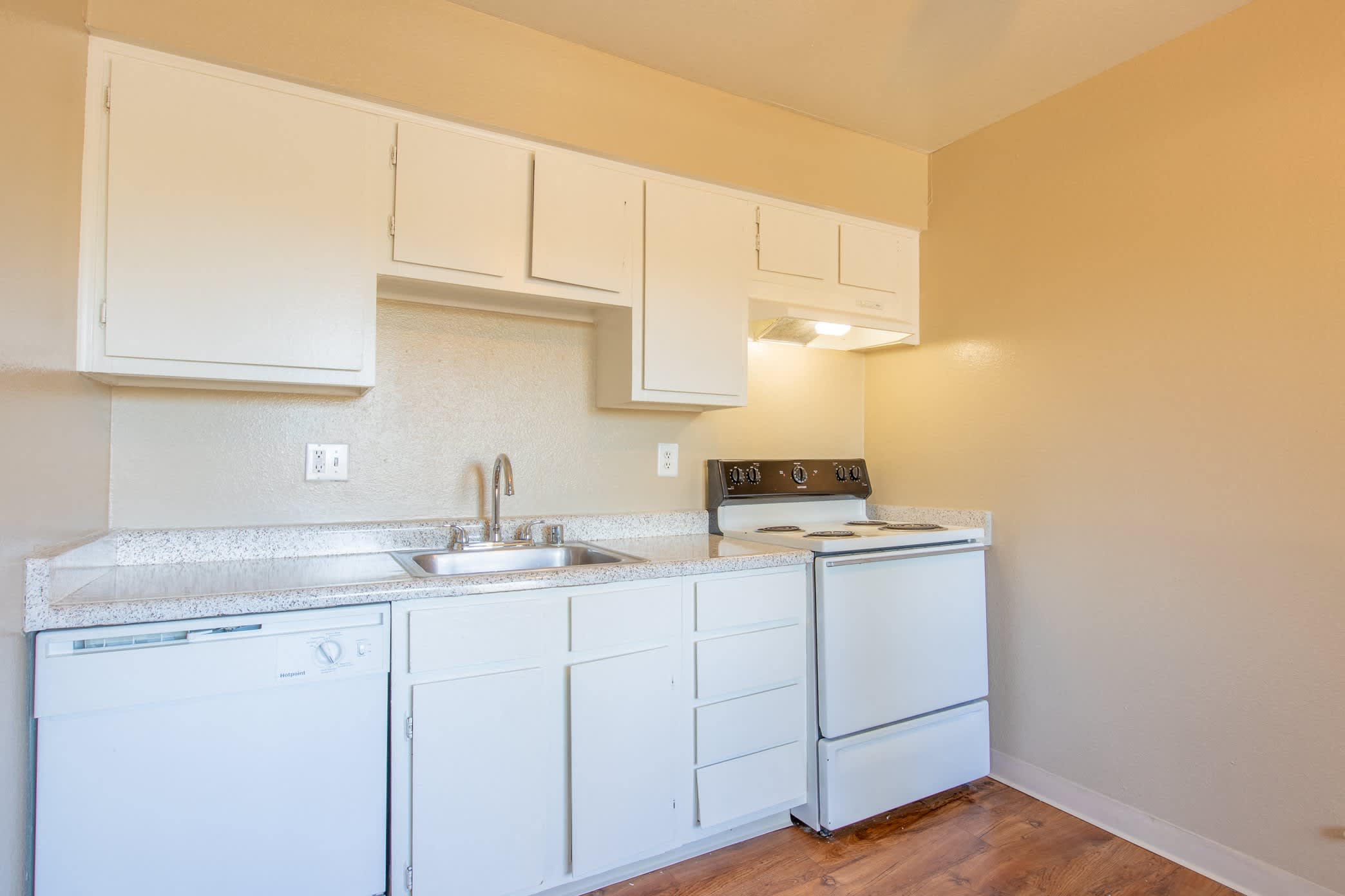 Highgate Community 3 Bedroom 2 Bath – photo 5