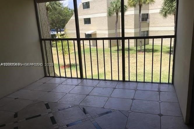 220 Lakeview Dr – photo 2