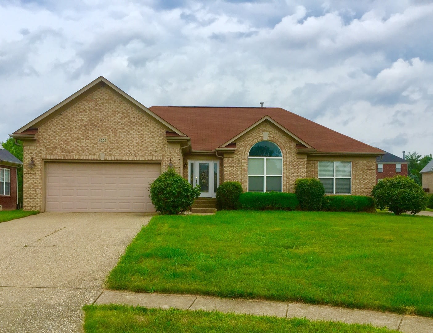 Wonderful 3 bed, 2.5 Bath home with back yard! – photo 2