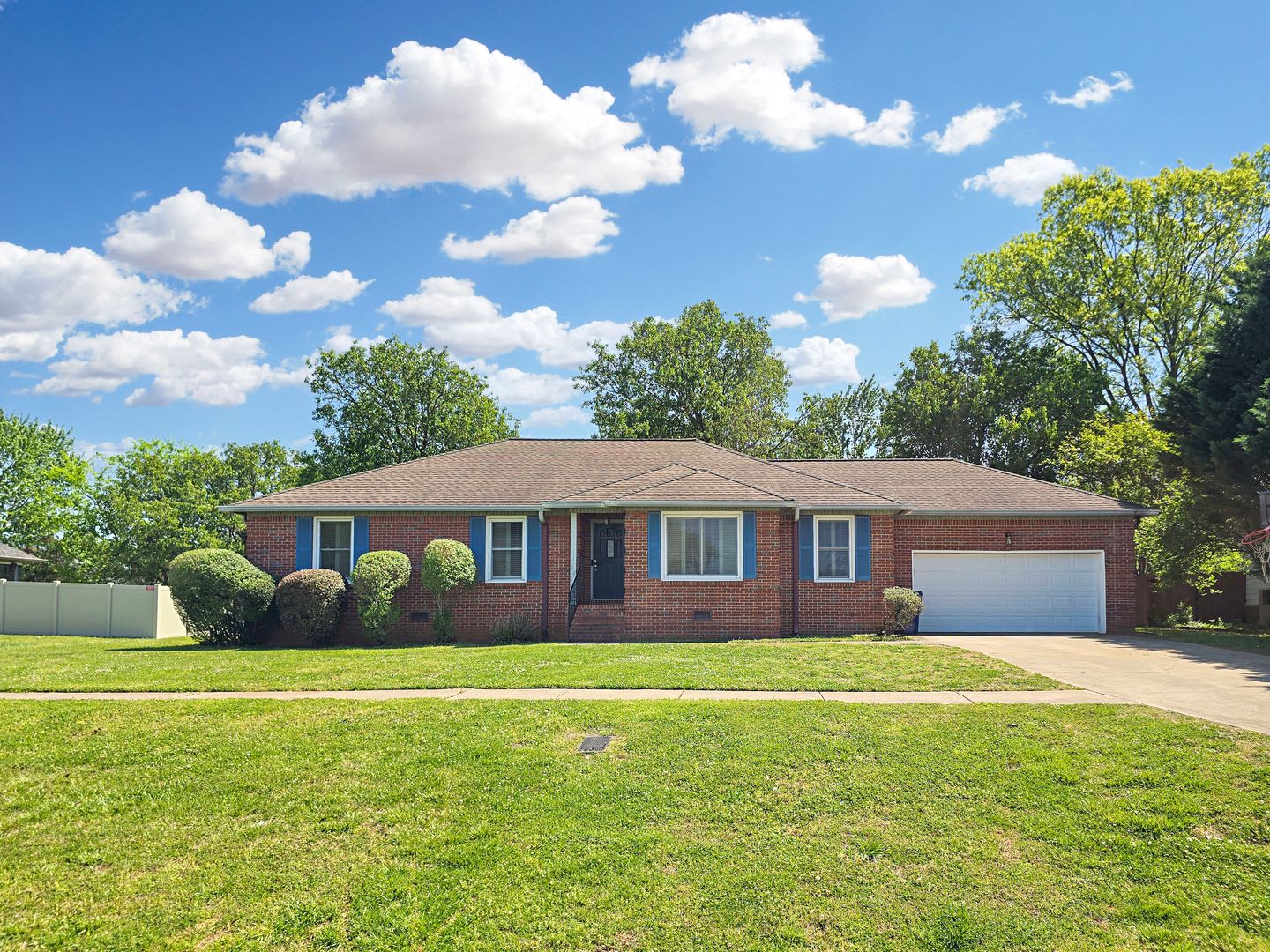 3BR/ 2BA – photo 1