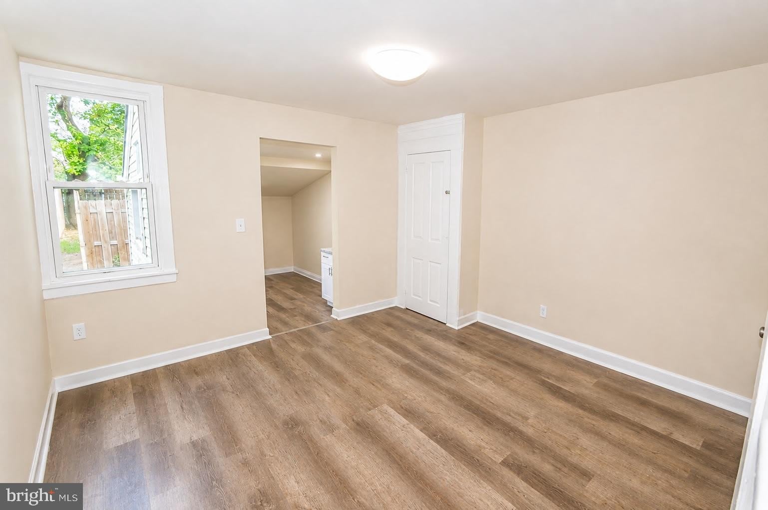 319 YORK Street – photo 5