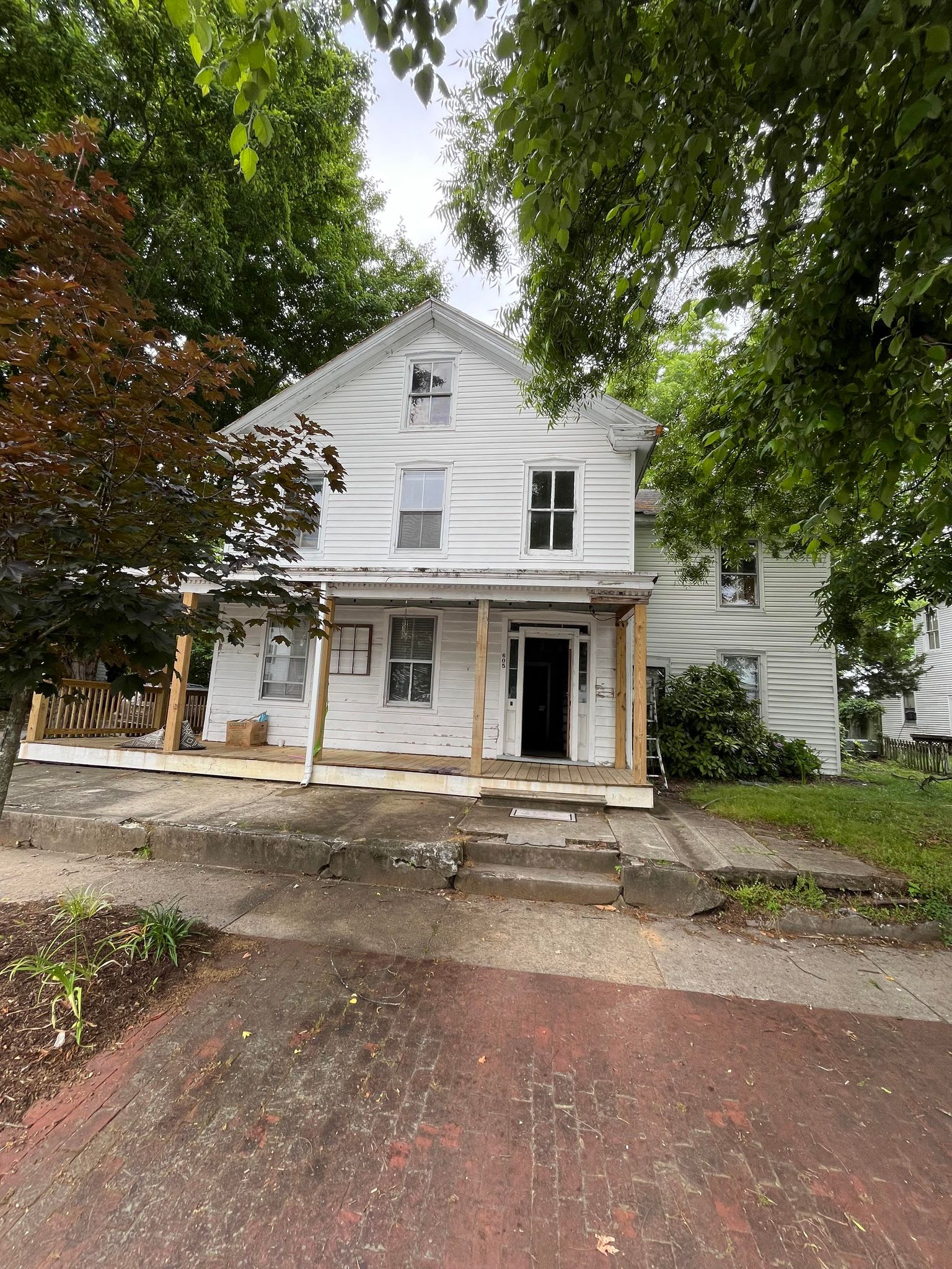 605 Main St – photo 3