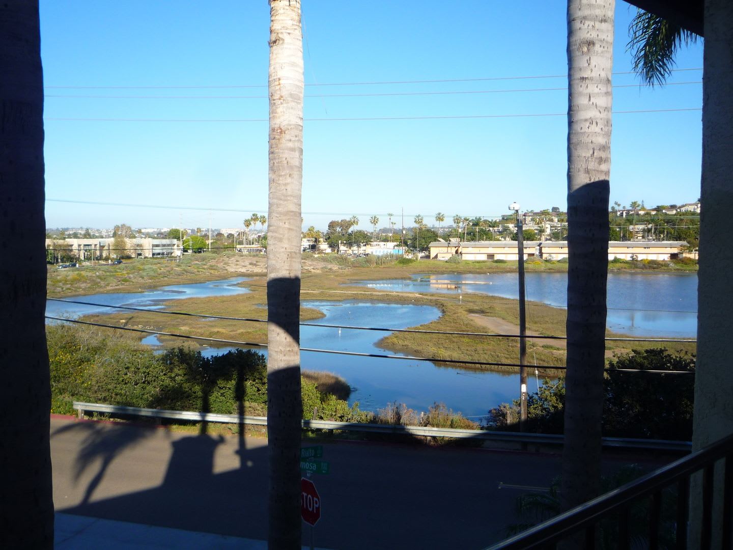 Upgraded Corner Condo with Lagoon View – photo 1