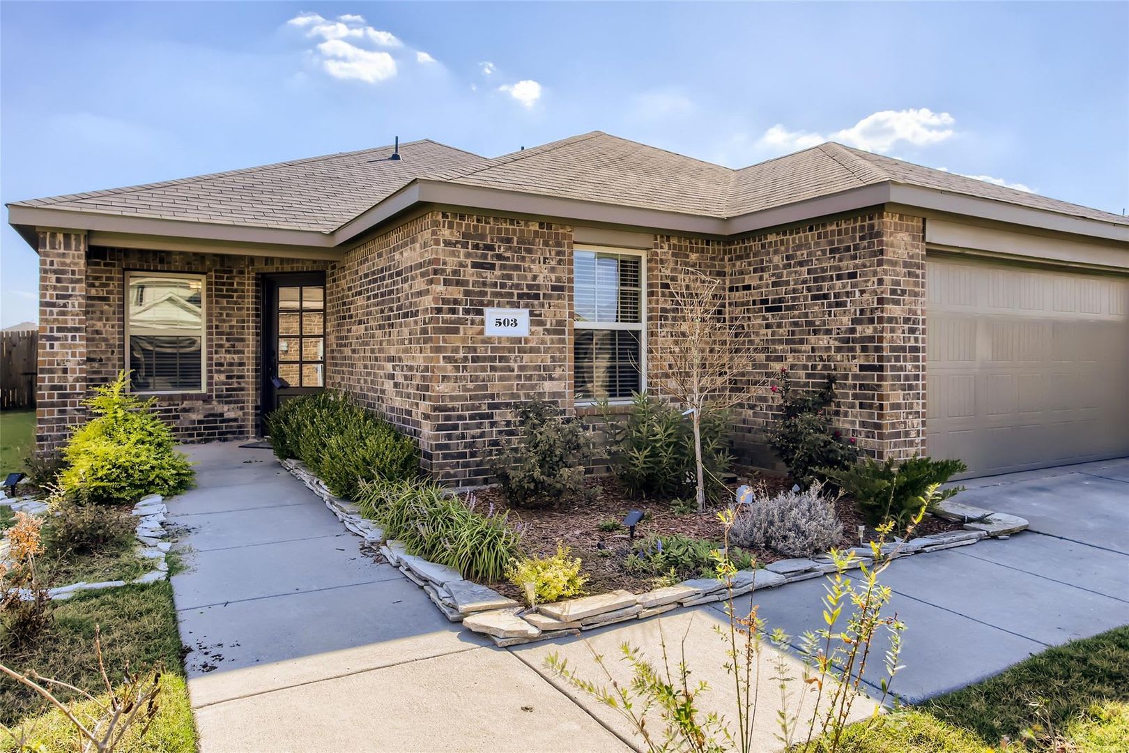 This Well Maintained 4 Bedroom Home Is Located In A Quiet Neighborhood That Has A Community Park A Beautiful Jogging Trail Around A Pond – photo 2