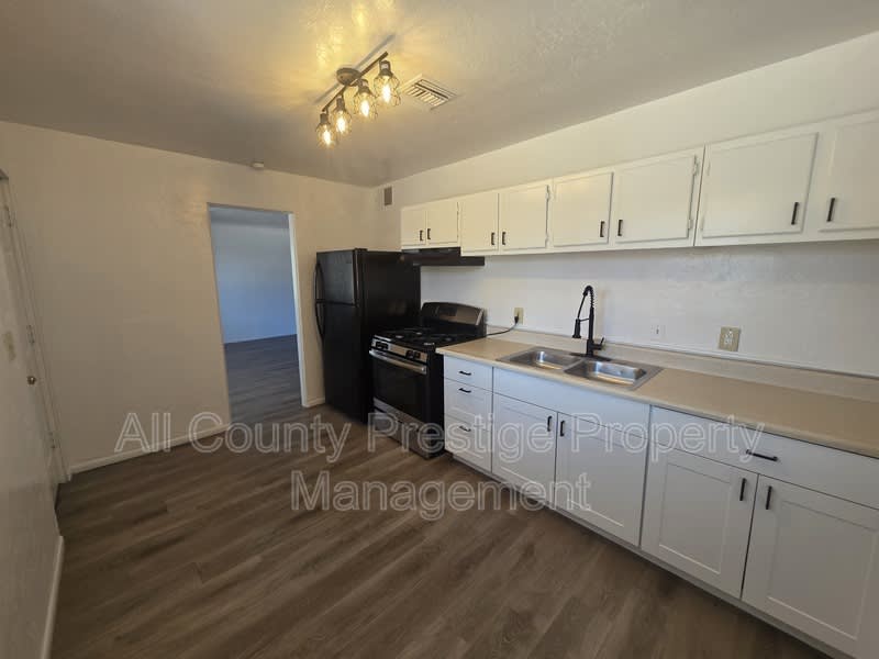 1915 East Osborn Road – photo 4