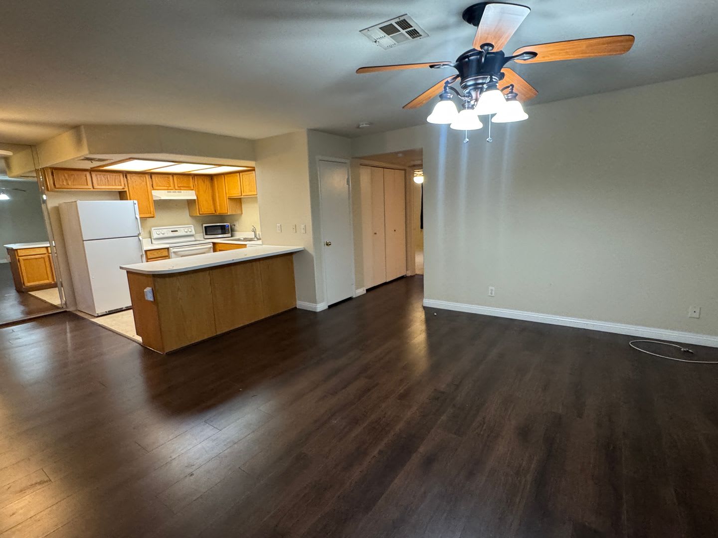 Two Bedroom Two Bathroom Fully Furnished Condo – photo 5