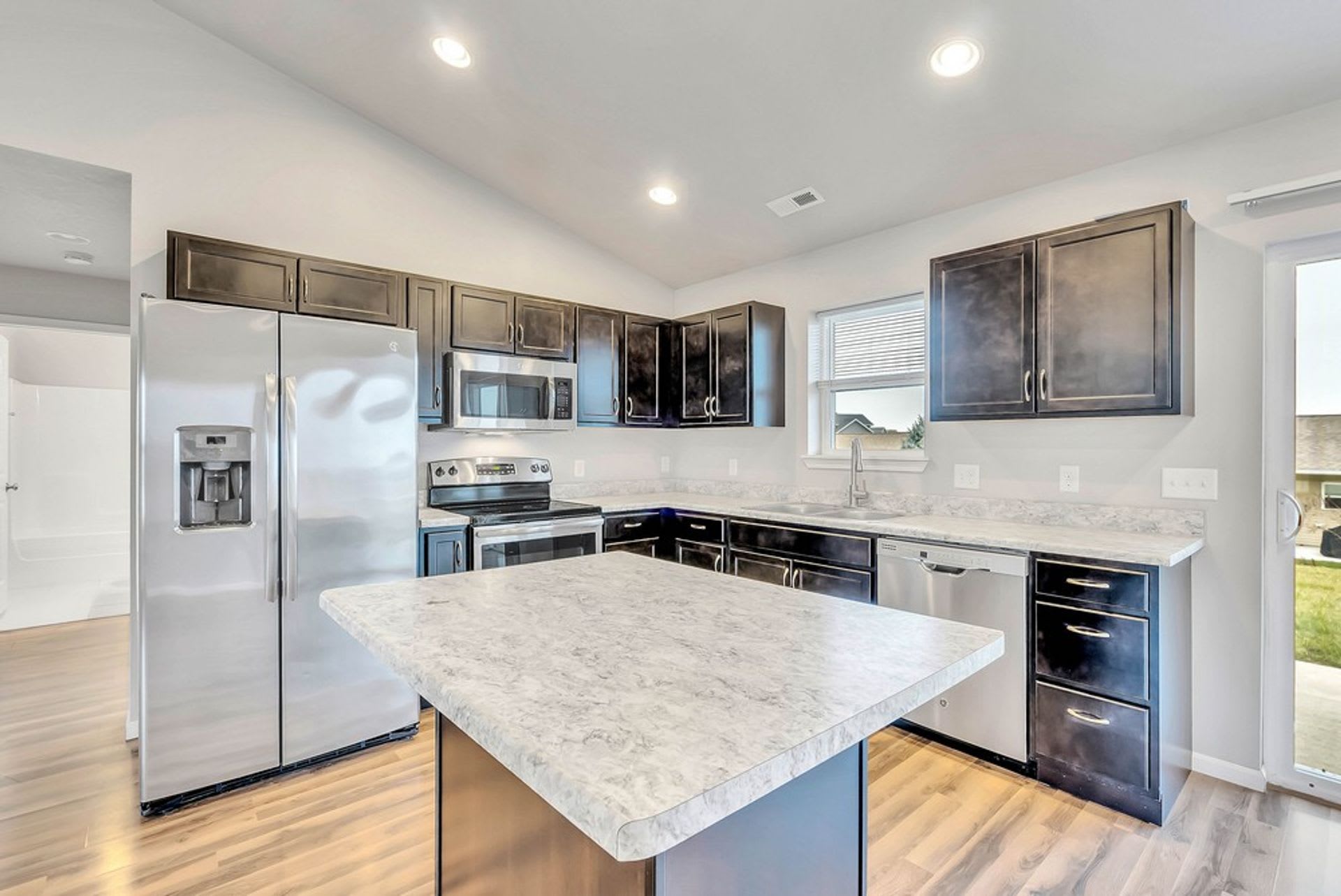 Beautiful 2 Bed 2 Bath – photo 2