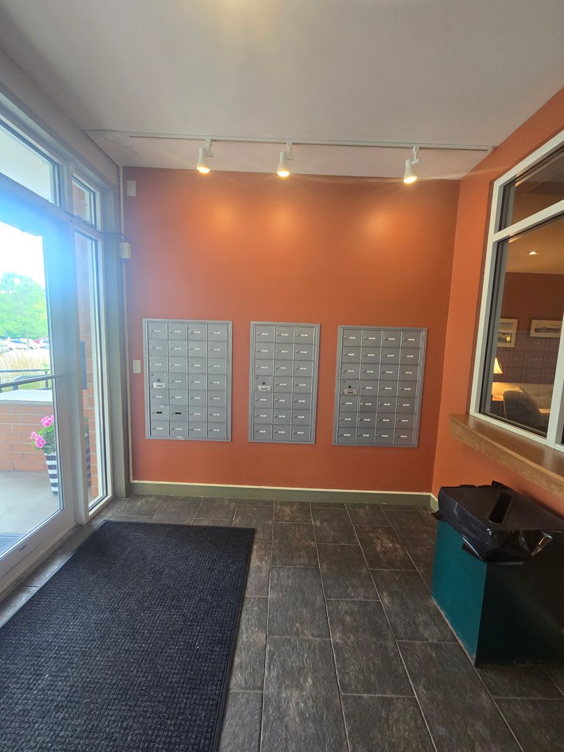 Large updated South Burlington 1 Bedroom Condo – photo 3