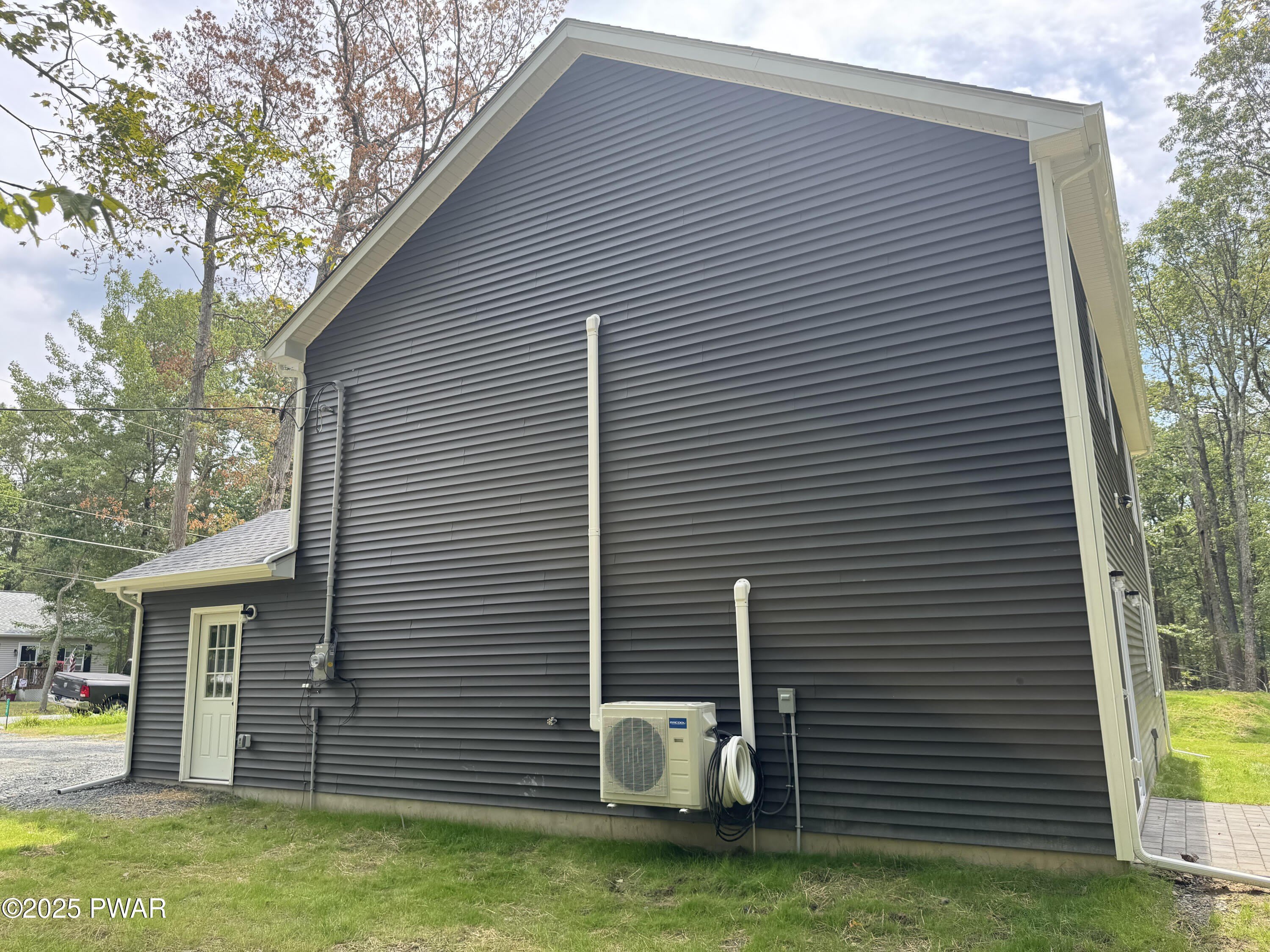 125 Cobblestone Drive – photo 2