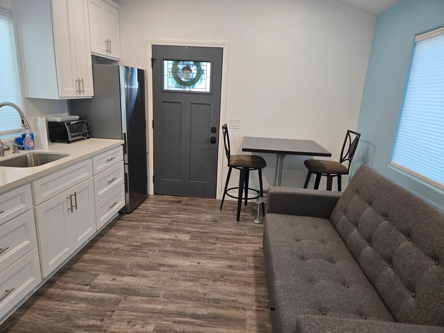 Fully Furnished 1 Bedroom, 1 Bathroom ADU In Fountain Valley! Call Today – photo 2