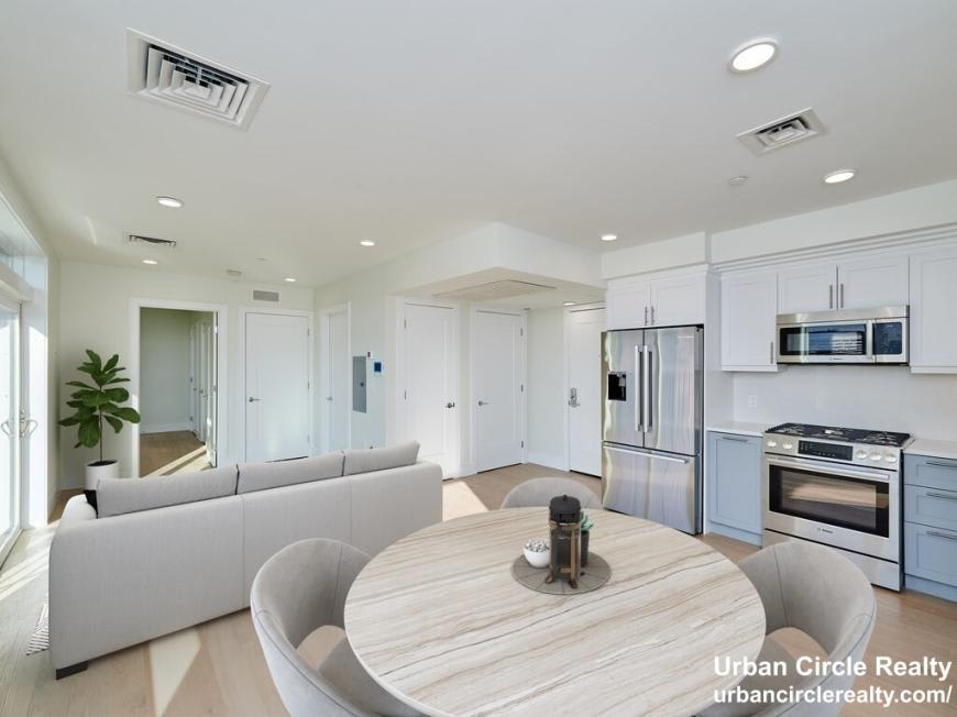 301 Border St. – photo 4