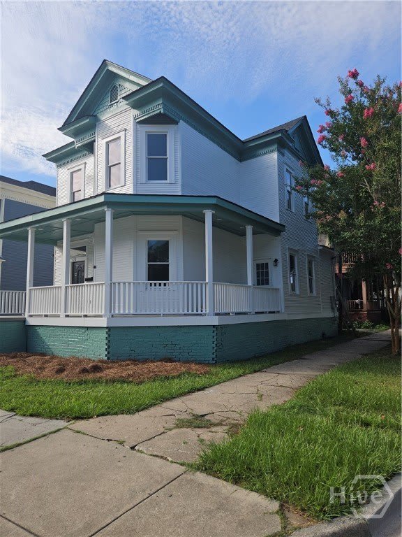 521 W 38th Street – photo 2